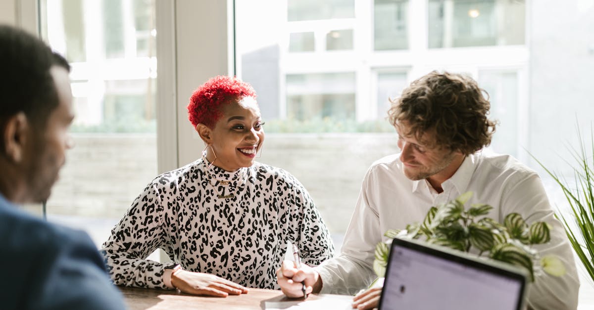 découvrez les avantages d'un courtier en assurance mutuelle : une approche personnalisée, des conseils d'experts et des solutions adaptées à vos besoins pour protéger votre avenir et celui de votre famille.